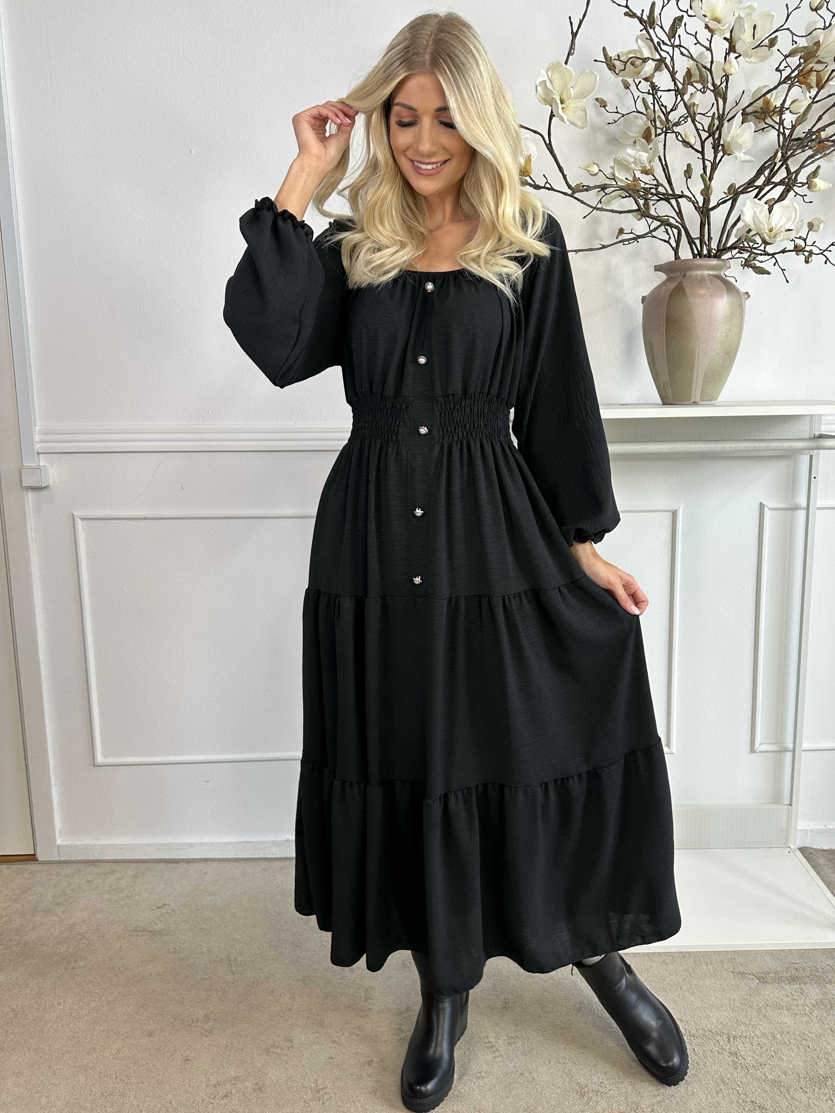 Midnight - Långklänning med smockad midja och guldknappar